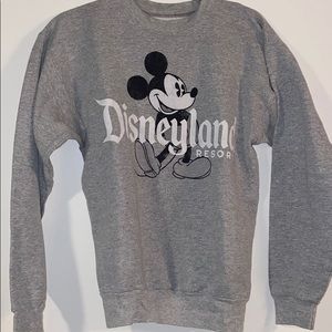 Disneyland crew neck.